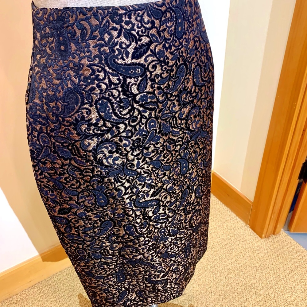 ⚜️NWOT‼️ Luxurious & Elegant Black and Gold Brocade Pencil Skirt - Sz 6